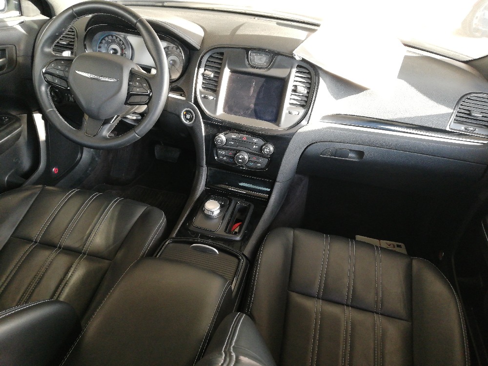 کرایسلەر 300